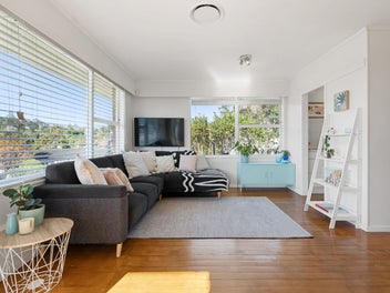 Cockle Bay Charm - Vendors Have Purchased