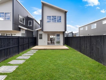 Fisher Paykel appliances & an actual backyard