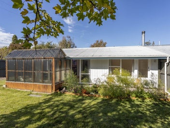 * UNDER OFFER * First Home or Smart Investment