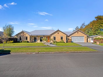 Spacious, sunny and superbly located