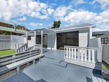 Affordable freestanding home in the MAGS zone.