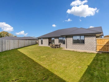 Relaxed Rural Living with a Modern Edge