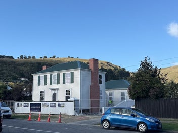 SIngle-level Brand New Brooksfield Cottage