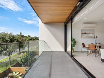 Elegant 2 Bedroom Living
