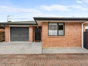 Easy Living, Beautifully Positioned!