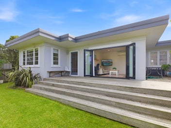 Gate Pa gem with gracious charm