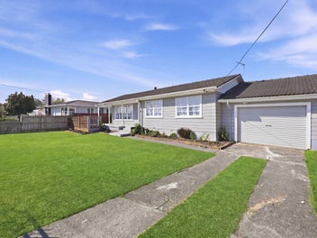 Huge backyard - Renovated Family Home