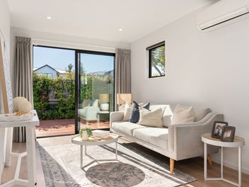 Sun-Soaked City-Living Close to Hagley Park