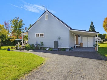 Cottage Charm and Calm in Rangatira