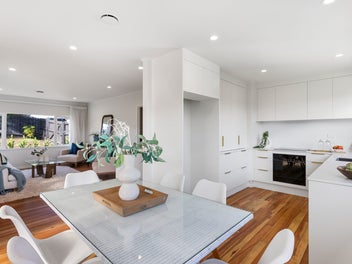 BAYS TREASURE - SUN, SPACE & STYLE!