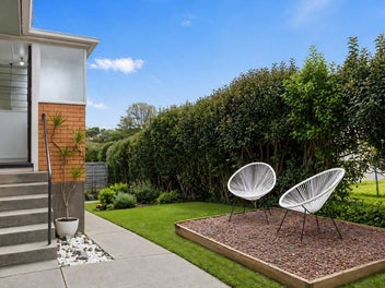 BRICK, SINGLE LEVEL & MOVE-IN READY!