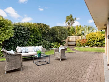 SOLID, SPACIOUS, PRIVATE & CONVENIENT FAMILY GEM!