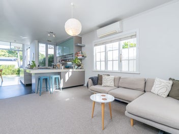 Pocket-Rocket: Magic View Maungawhau!