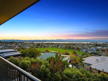 Huge potential, family living, incredible views