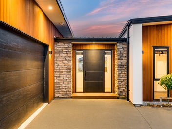 Rare High-Spec Family Living in Private Cul-de-Sac