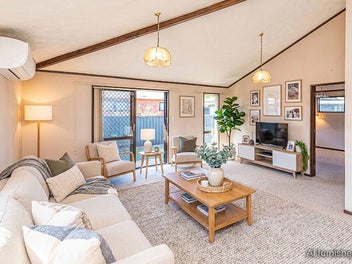 Tip Top Townhouse - with extras!