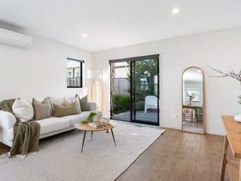 Between the City and the Hills!