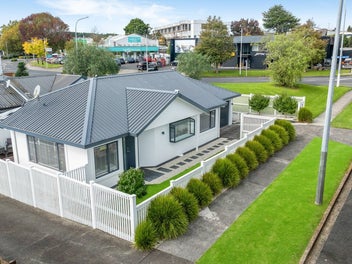 Modern, central & immaculate – Must see