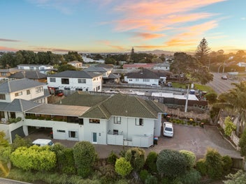 3 Bed + 3 Utility Rooms Centrally Located