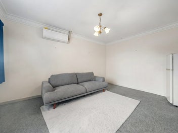 2 Bedroom Tidy Unit in Central Location