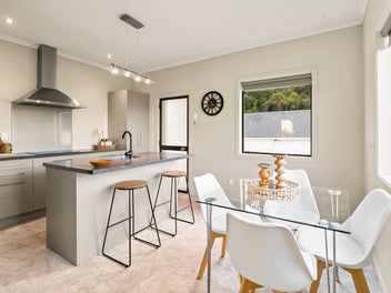 Big Flat section, Modern House, Good Garaging