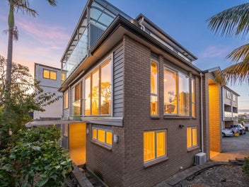 Picturesque Views – Super-Sized 373 sqm Floor Area