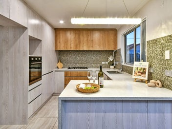 Large Family Living: Owners Must Sell!