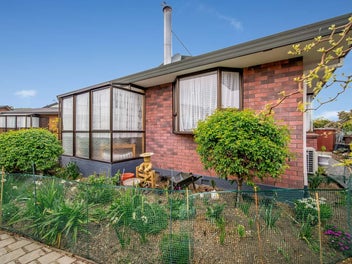 Easy care package on Leven Street