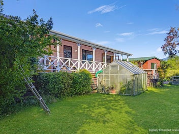 Charm, Privacy Plus Income-Worthy Sleep-out!