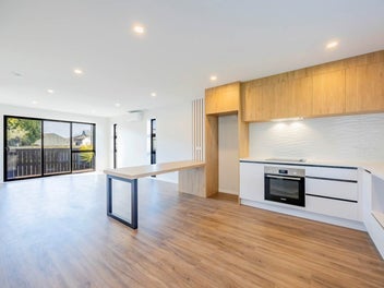 3 Bedrooms, Unbeatable Deal!
