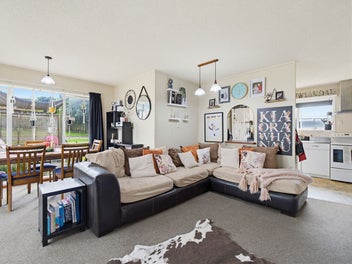 Two Beds, Two Garages, Too Easy