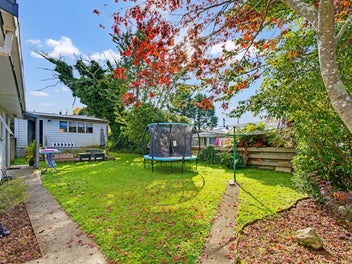 Back Section Living - Cute Back Yard