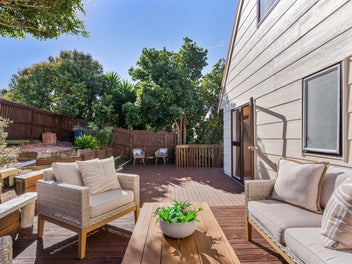 WHEN LOCATION & SPACE COUNTS. WALK TO BIRKENHEAD