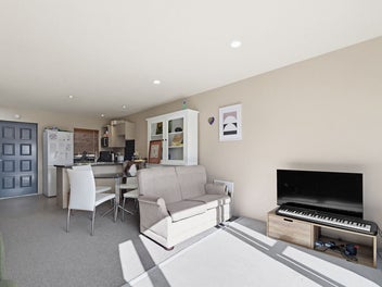 An Easy Two-Bedroom Start in Papatoetoe