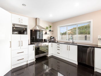 Spacious Family Living Backing Onto Reserve