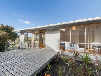 Beautifully Renovated With Bonus Studio