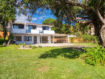 Dual-Level Living with Harbour Views