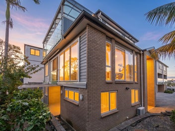 Picturesque Views – Super-Sized 373 sqm Floor Area