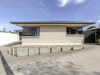 Spacious, Sunny and Convenient