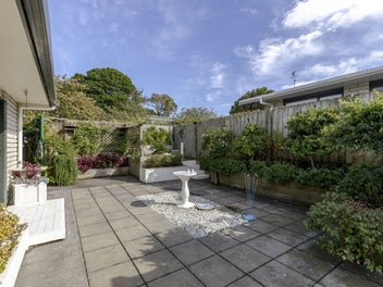 Spacious, Sunny and Convenient