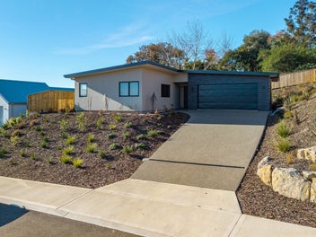 2 living, 3 Toilets, Family Wing: Ready to Move In