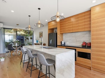 Sun-Soaked Townhouse with Sweeping Harbour Views