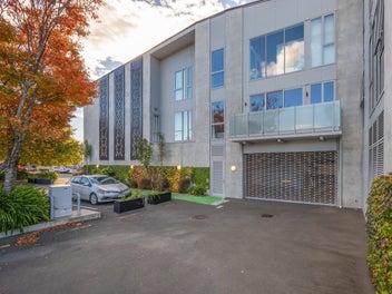 Luxury, Light, and Location at Malthouse Lane