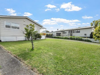 SUNNY, SIMPLE, EASY LIVING IN BELL BLOCK