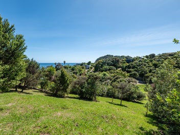 A canvas above the bay