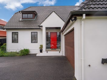 Priced to Sell! 4BR Family Home in Albany