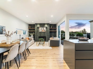 Ex-Showhome, Prime Location