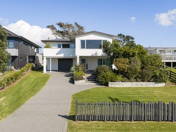 Stunning Ocean and Rural Views!