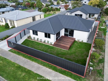 COMPLETELY RENOVATED GEM IN GLADSTONE!