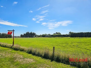 Discover the Perfect Blend of Rural Charm and Town